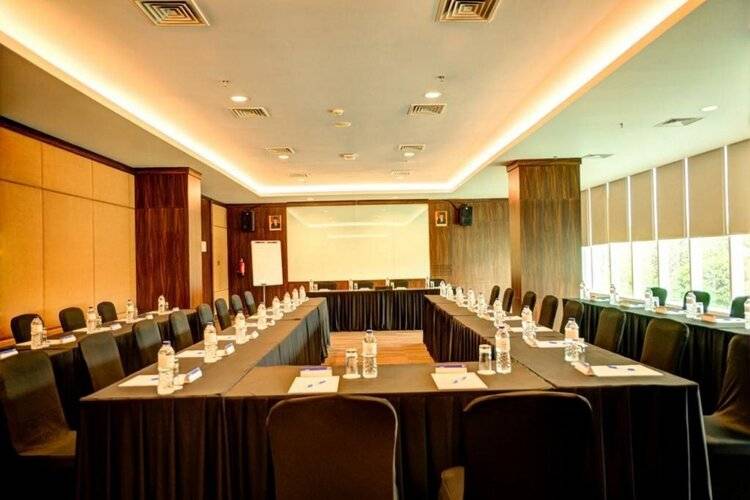 Holiday Inn Express Jakarta International Expo