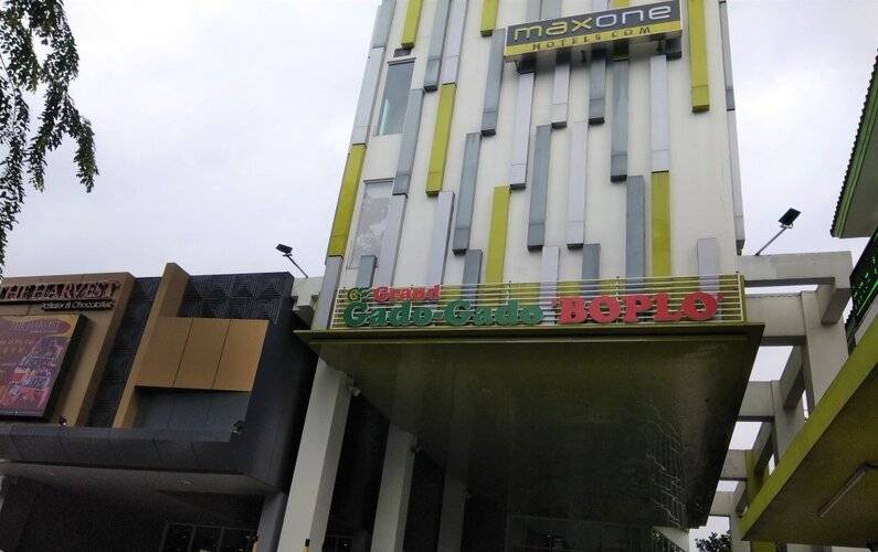 Maxonehotels.Com At Kramat