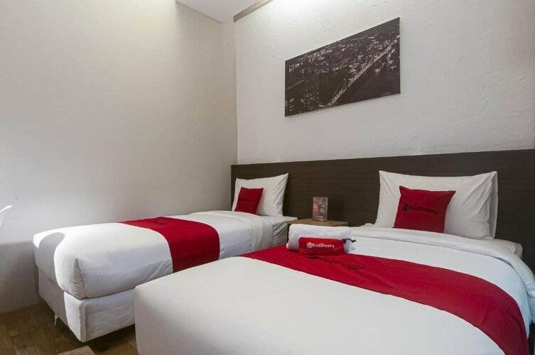 Reddoorz Plus Near Gandaria City Mall 2