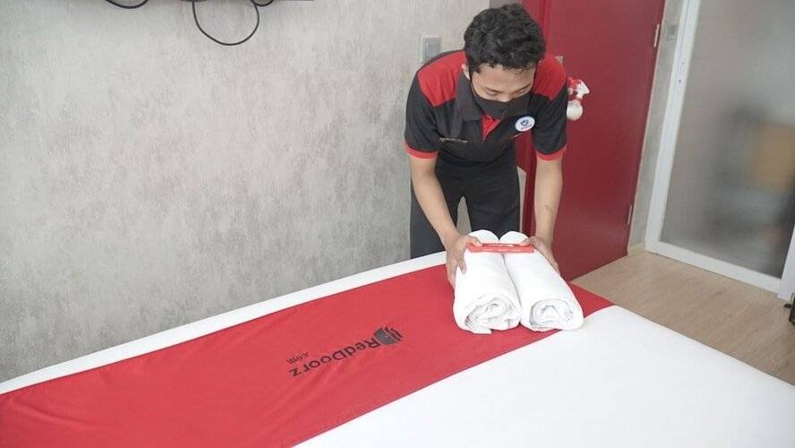 Reddoorz Plus Near Gandaria City Mall 2