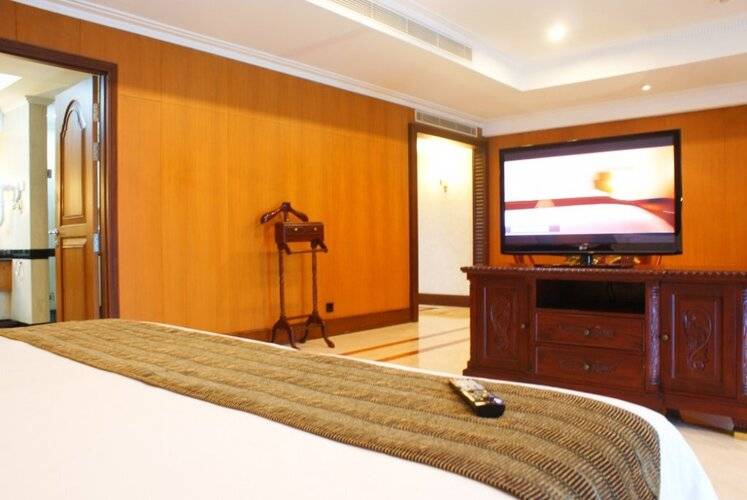 Sunlake Waterfront Resort And Convention