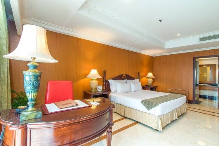 Sunlake Waterfront Resort And Convention