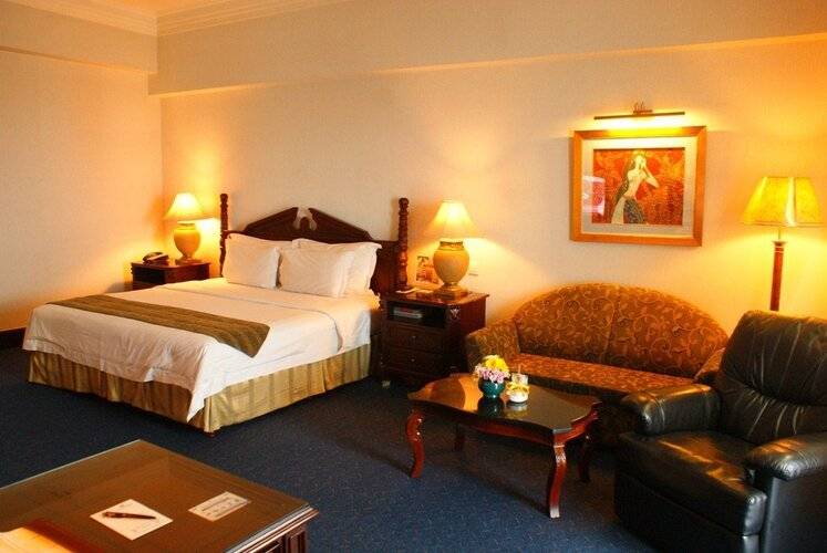 Sunlake Waterfront Resort And Convention