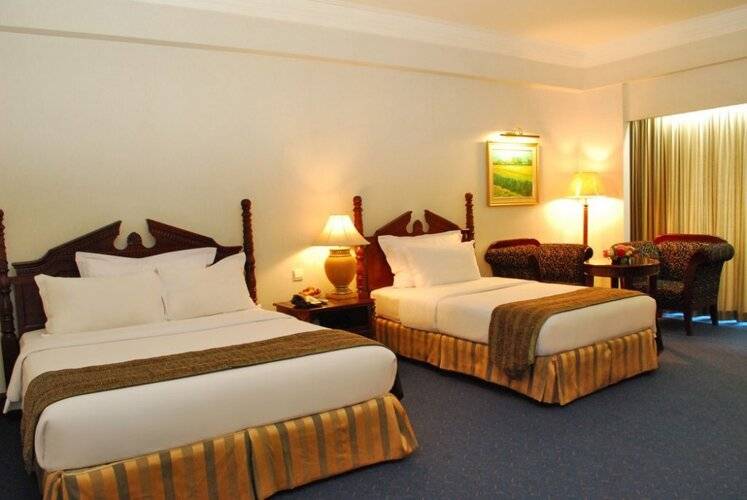 Sunlake Waterfront Resort And Convention