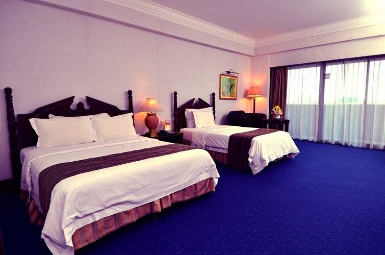 Sunlake Waterfront Resort And Convention