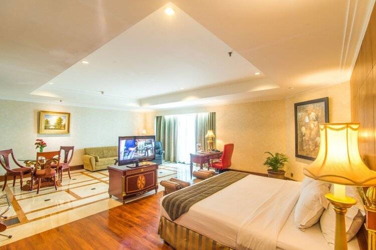 Sunlake Waterfront Resort And Convention