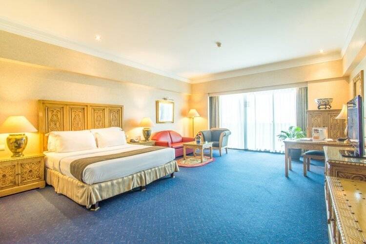 Sunlake Waterfront Resort And Convention
