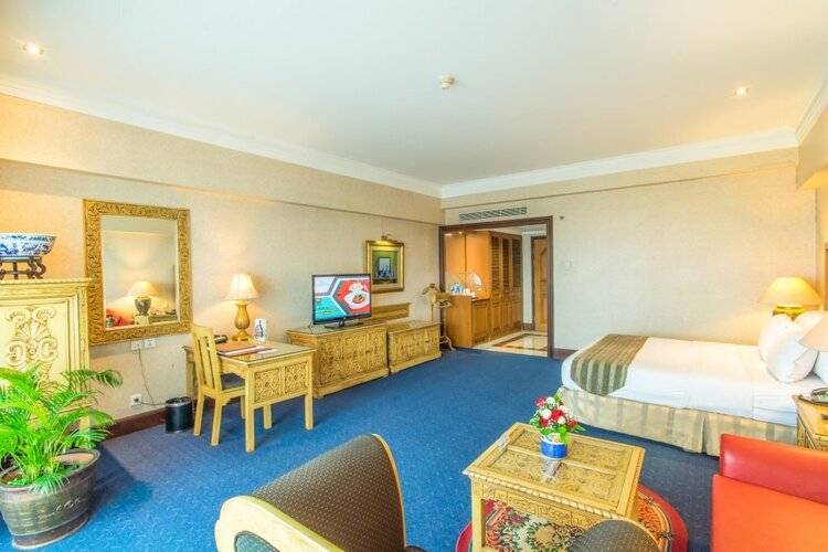 Sunlake Waterfront Resort And Convention