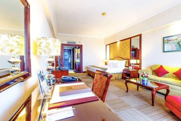 Sunlake Waterfront Resort And Convention