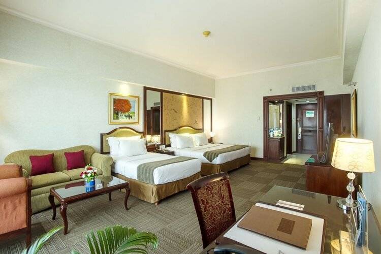 Sunlake Waterfront Resort And Convention