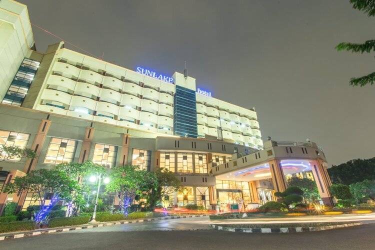 Sunlake Waterfront Resort And Convention