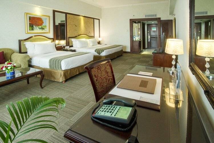 Sunlake Waterfront Resort And Convention