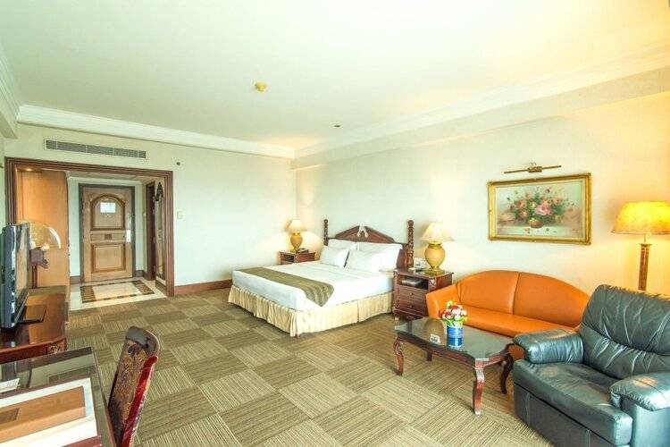 Sunlake Waterfront Resort And Convention