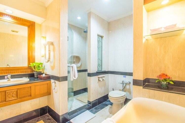 Sunlake Waterfront Resort And Convention