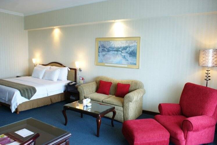 Sunlake Waterfront Resort And Convention
