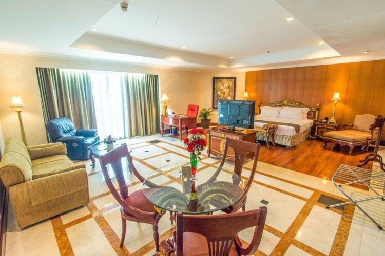 Sunlake Waterfront Resort And Convention