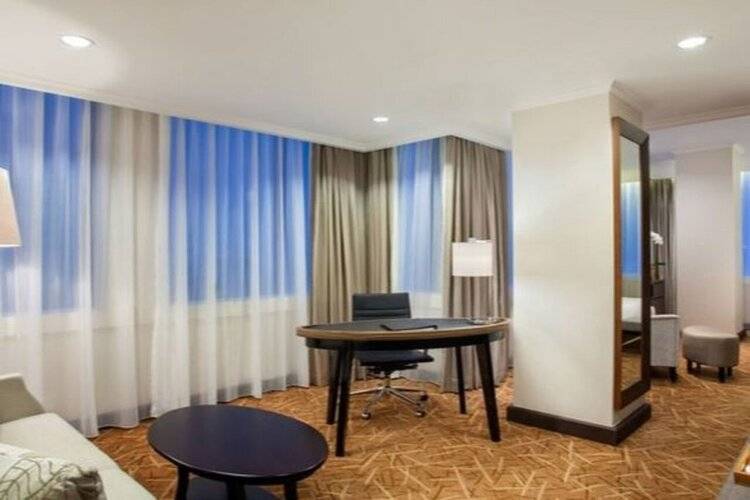 Menara Peninsula Hotel Jakarta