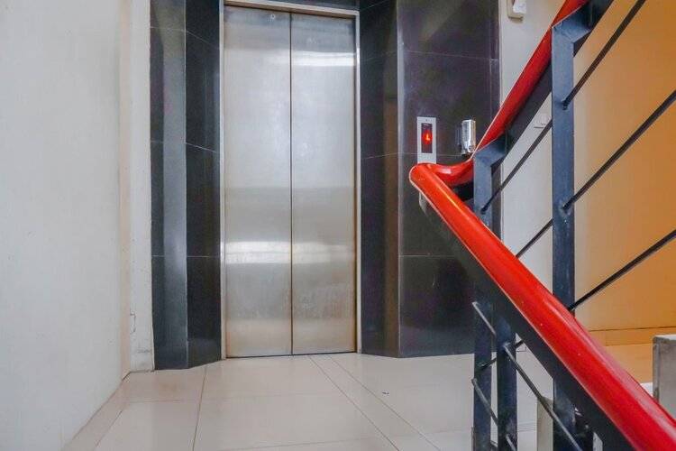 Super Oyo 90244 Hotel Antara