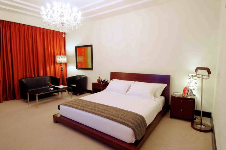 Merlynn Park Hotel