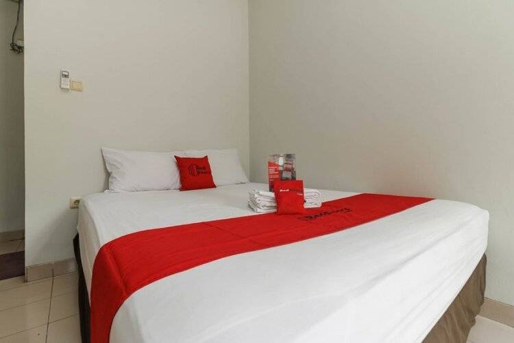Reddoorz Plus @ Karet Pedurenan 3