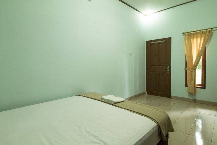 Reddoorz Plus @ Karet Pedurenan 3