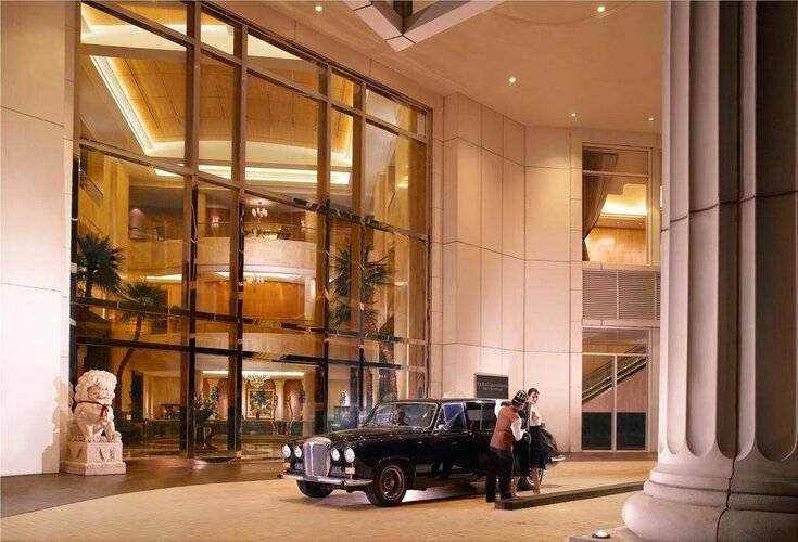 The Ritz-Carlton Jakarta, Mega Kuningan