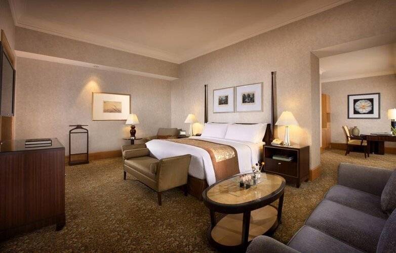 The Ritz-Carlton Jakarta, Mega Kuningan