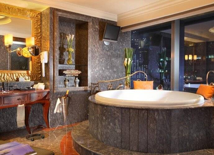 The Ritz-Carlton Jakarta, Mega Kuningan