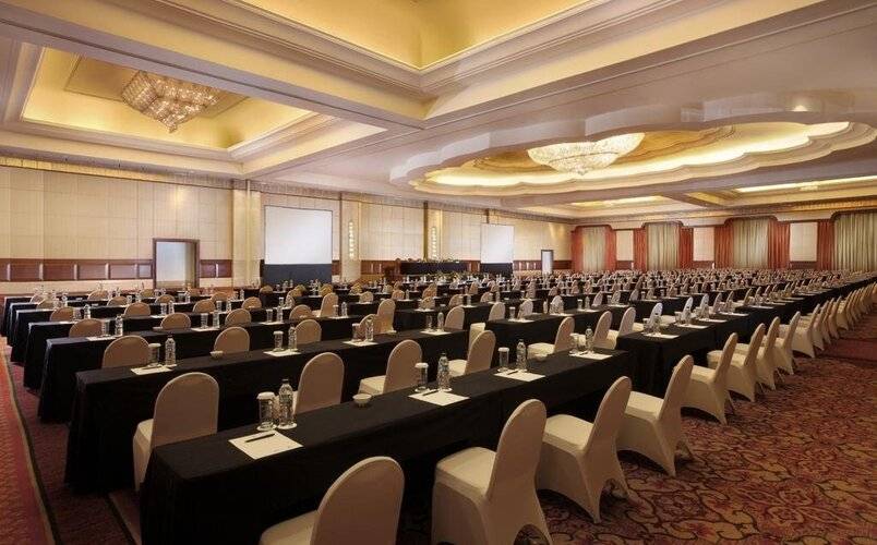 The Ritz-Carlton Jakarta, Mega Kuningan