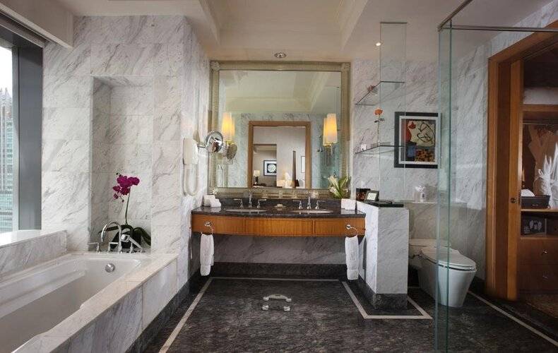 The Ritz-Carlton Jakarta, Mega Kuningan
