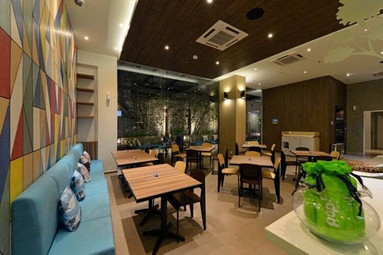 Pop Hotel Pasar Baru