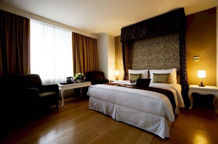 Amos Cozy Hotel & Convention Hall