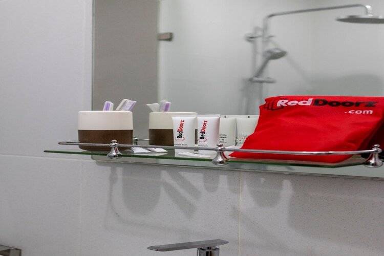 Reddoorz Plus Near Ciputra World Kuningan 2