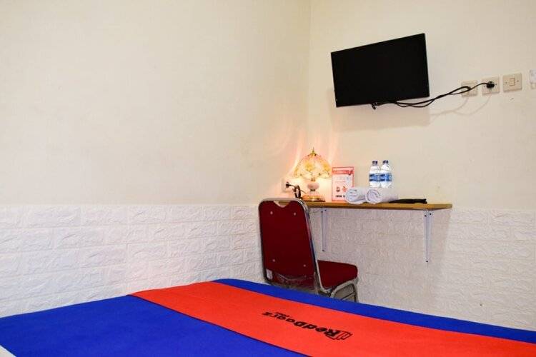 Reddoorz Plus Near Ciputra World Kuningan 2
