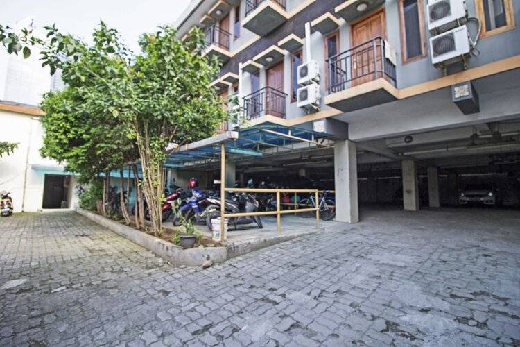 Reddoorz Plus Near Ciputra World Kuningan 2