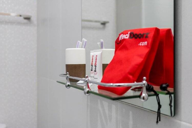 Reddoorz Plus Near Ciputra World Kuningan 2