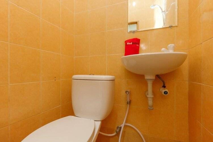 Reddoorz Plus Near Ciputra World Kuningan 2