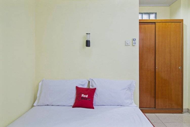 Reddoorz Plus Near Ciputra World Kuningan 2