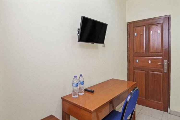 Reddoorz Plus Near Ciputra World Kuningan 2