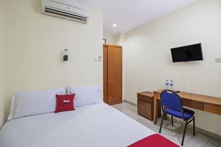 Reddoorz Plus Near Ciputra World Kuningan 2