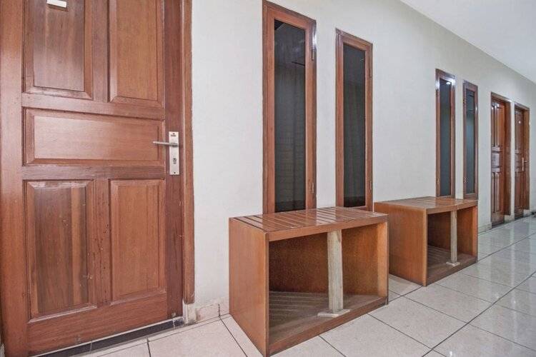 Reddoorz Plus Near Ciputra World Kuningan 2