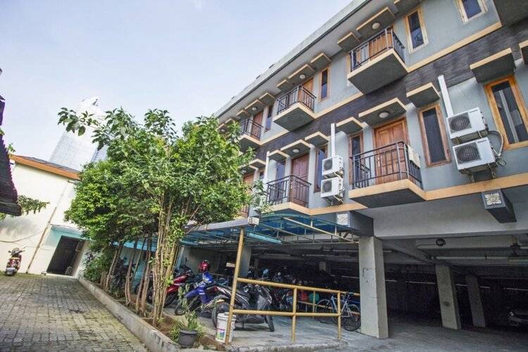 Reddoorz Plus Near Ciputra World Kuningan 2