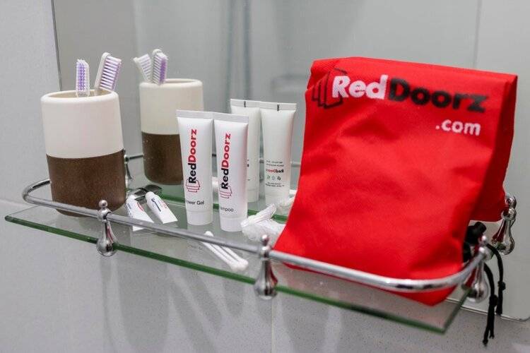 Reddoorz Plus Near Halim Perdanakusuma 2
