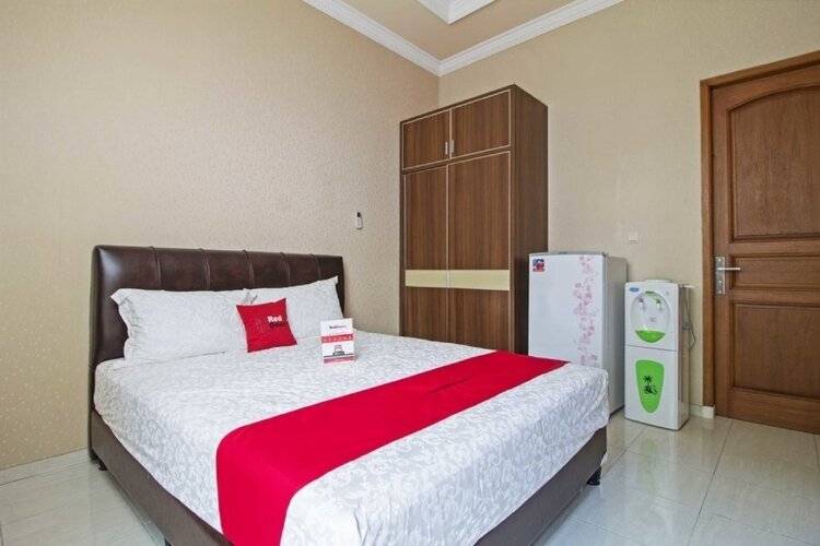 Reddoorz Syariah Near Mercu Buana University