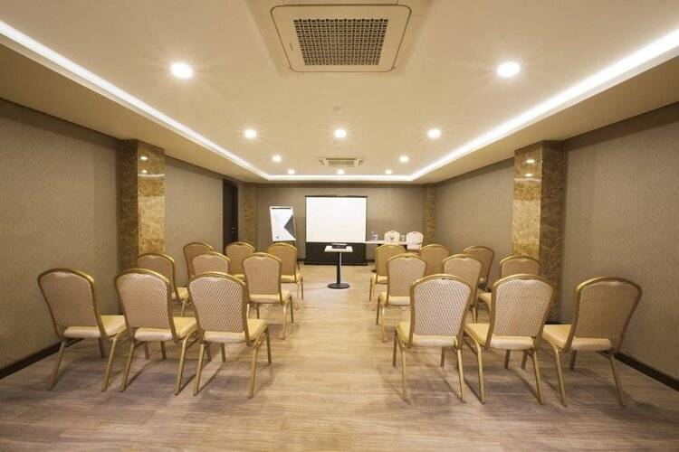 Verse Lite Hotel Pembangunan