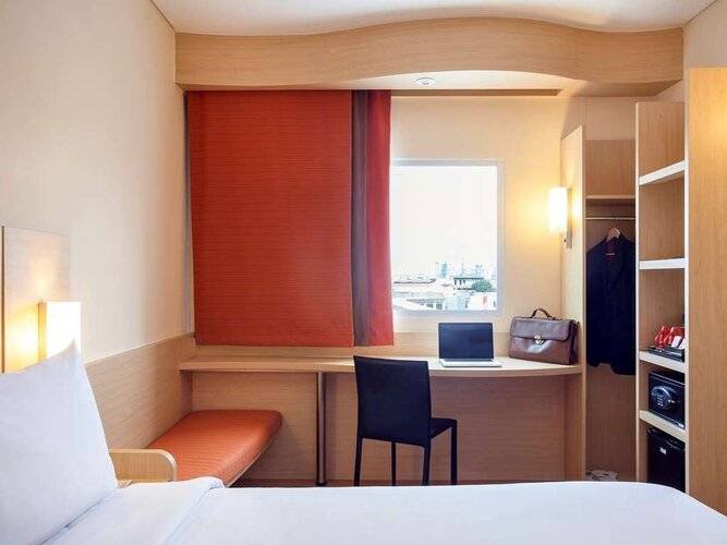 Yello Hotel Harmoni