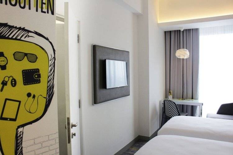Yello Hotel Harmoni