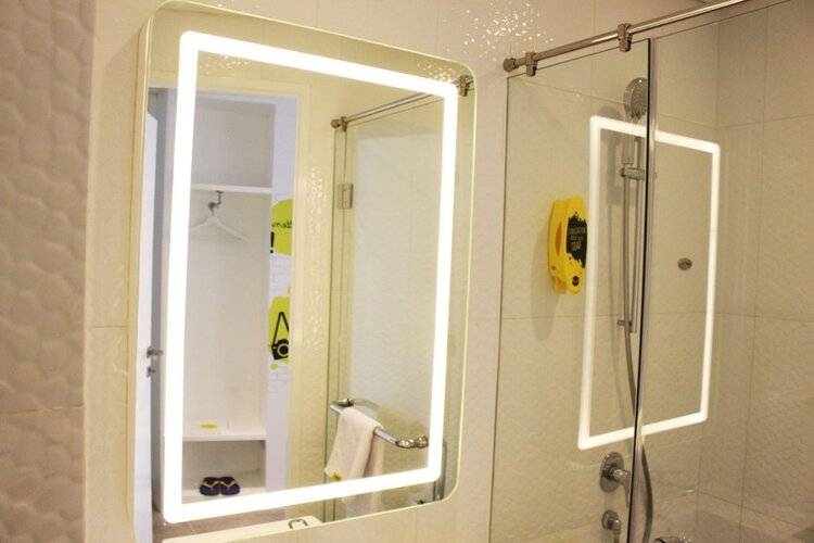 Yello Hotel Harmoni