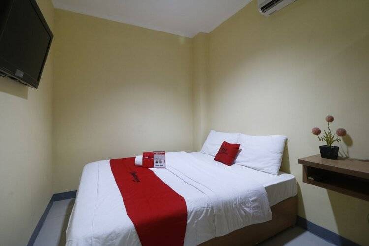 Reddoorz Near Itc Cempaka Mas