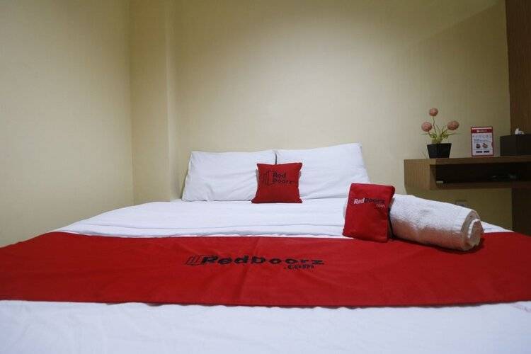 Reddoorz Near Itc Cempaka Mas
